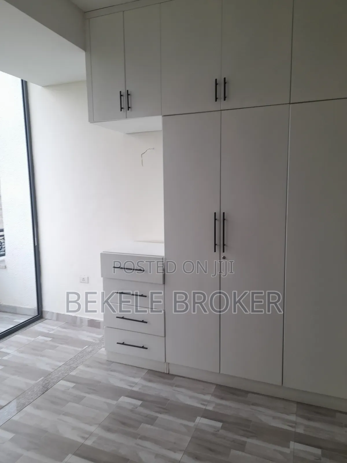 Furnished 8bdrm House in ጅ+1, Bole for sale