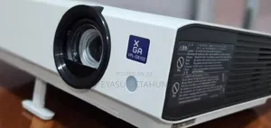 Photo - Sony VPL-Dx102 Projector