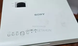 Sony VPL-Dx102 Projector