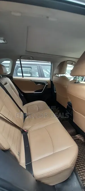 Toyota RAV4 2021 Green