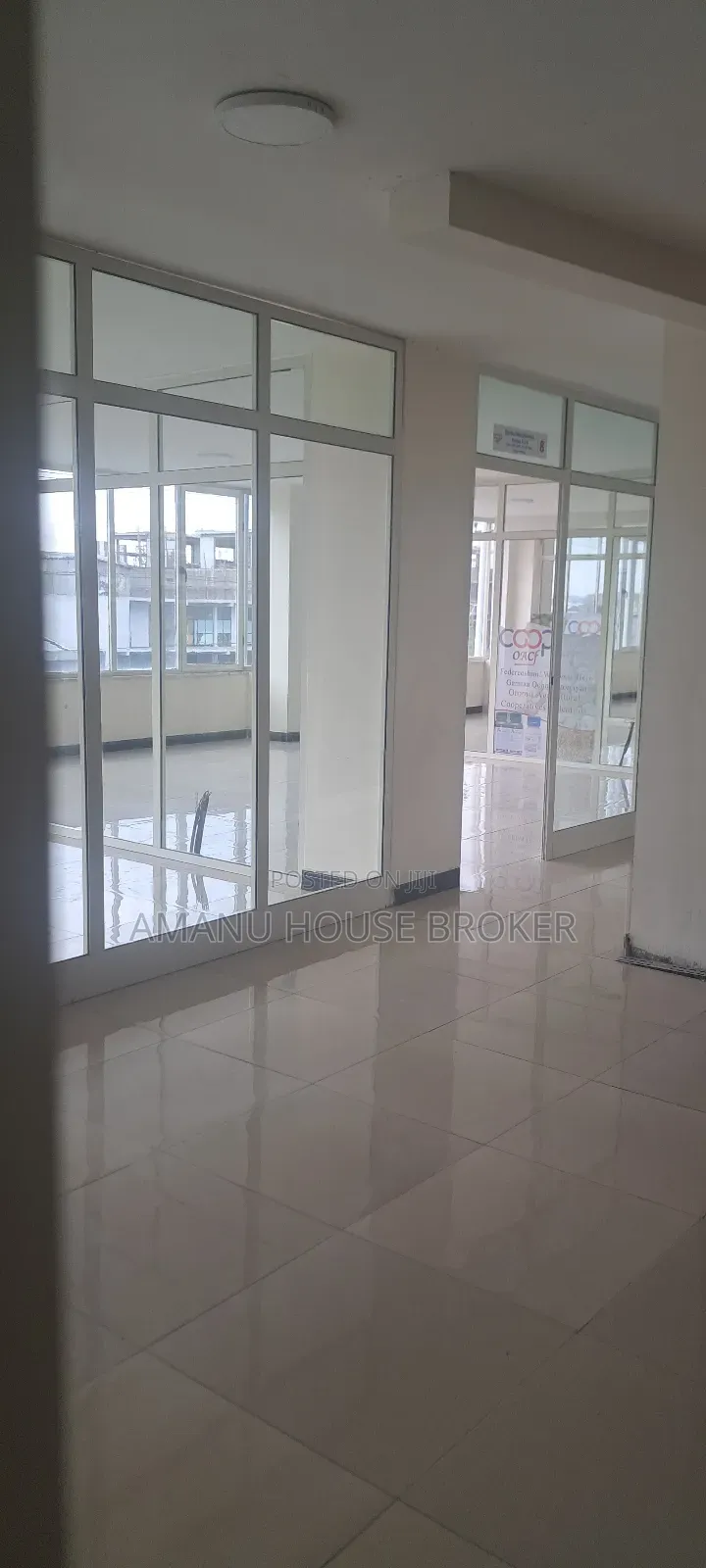 አስቸኳይ የሚከራይ በማይታመን ዋጋ ለቢሮና ለመድኃኒት ማስቀመጫ