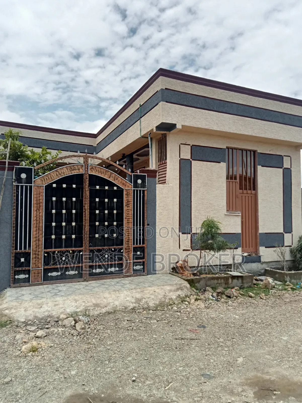 Furnished 4bdrm House in ኦሮሚያ ዱከም ከተማ, Oromia-Finfinne for sale