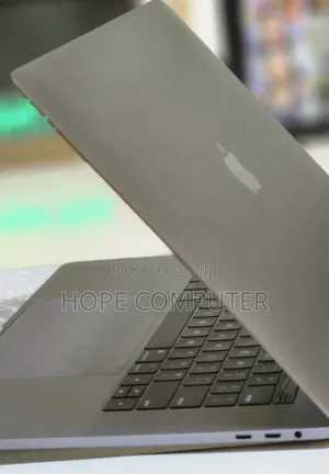 New Laptop Apple MacBook Pro 2017 16GB Intel Core I7 SSD 512GB