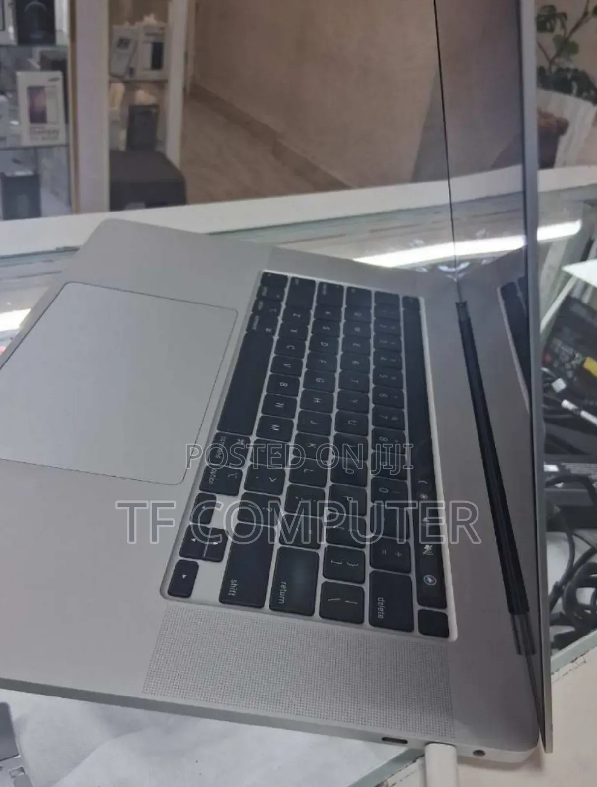 New Laptop Apple MacBook Pro 2019 16GB Intel Core I7 SSD 512GB