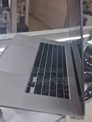 New Laptop Apple MacBook Pro 2019 16GB Intel Core I7 SSD 512GB