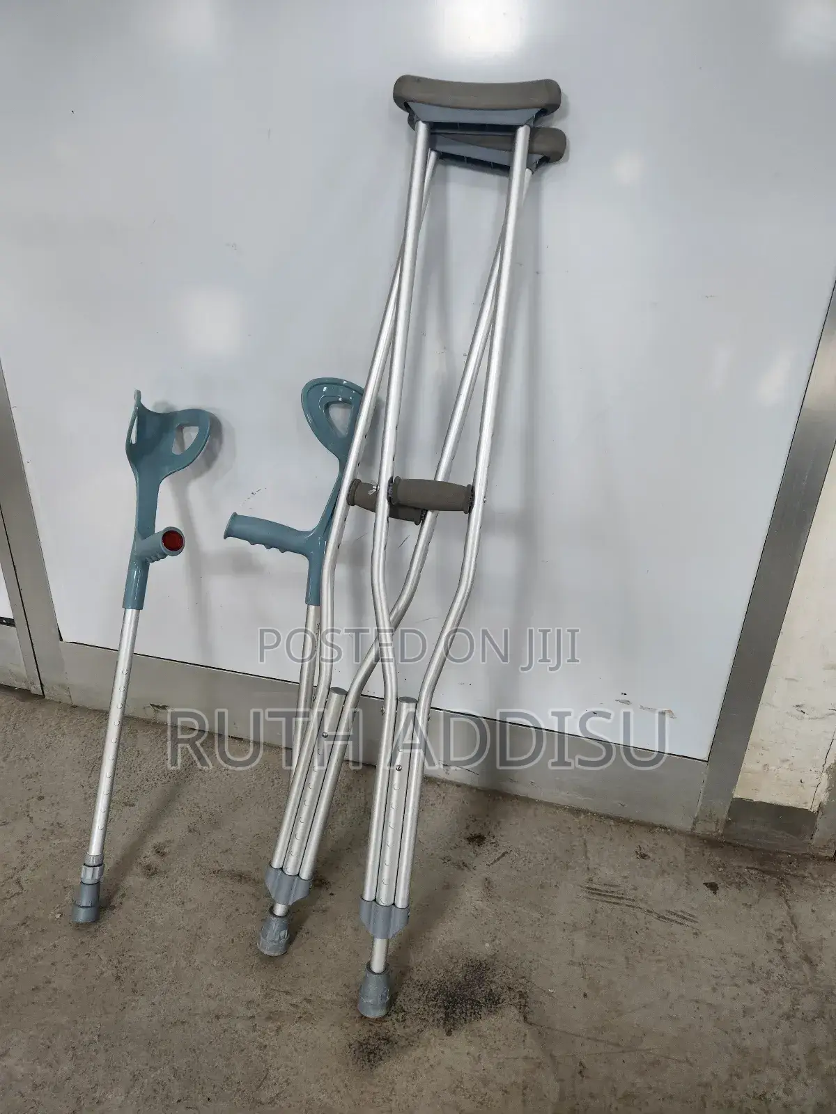 Axillary Bilateral Crutches矣了axillary Bilateral Crutches鵝蛋crutches