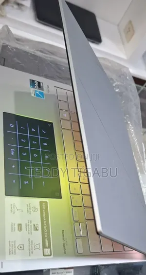 New Laptop Asus Zenbook 14 UX434 16GB Intel Core i7 SSD 1T