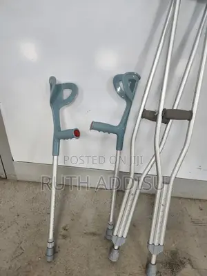 Photo - Crutches襶你crutches簾你elbow and Axillary Bilateral Crutches峯與crutches