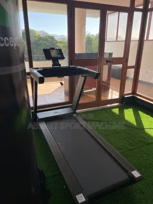 Photo - European Standard Adidas T23 የመሮጫ ማሽን