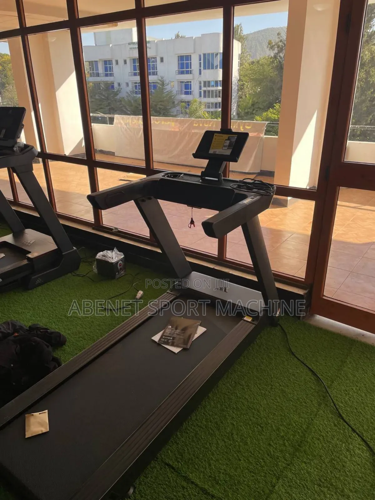 European Standard Adidas T23 የመሮጫ ማሽን