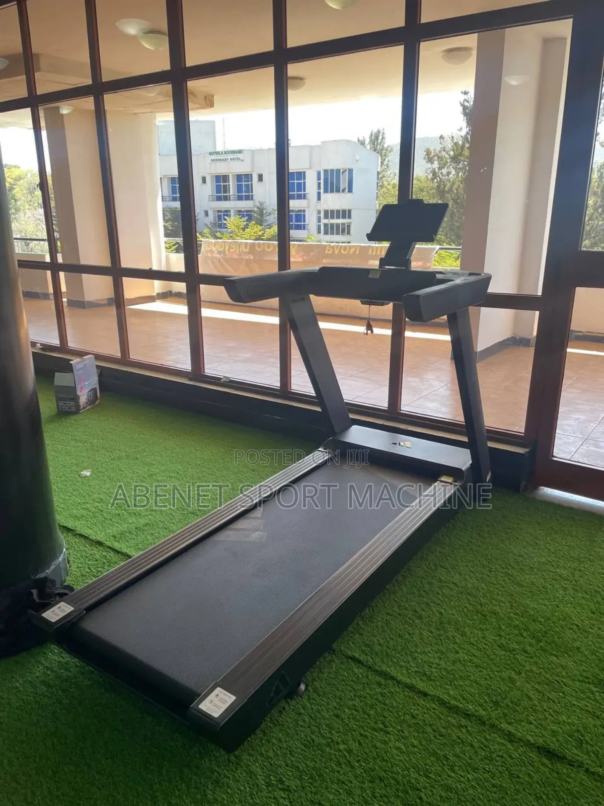 የአዉሮፓ ስታንዳርድ Adidas T23 የመሮጫ ማሽን