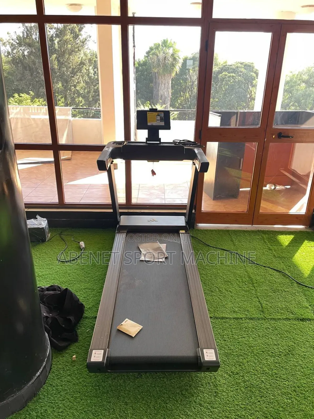 የአዉሮፓ ስታንዳርድ Adidas T23 የመሮጫ ማሽን