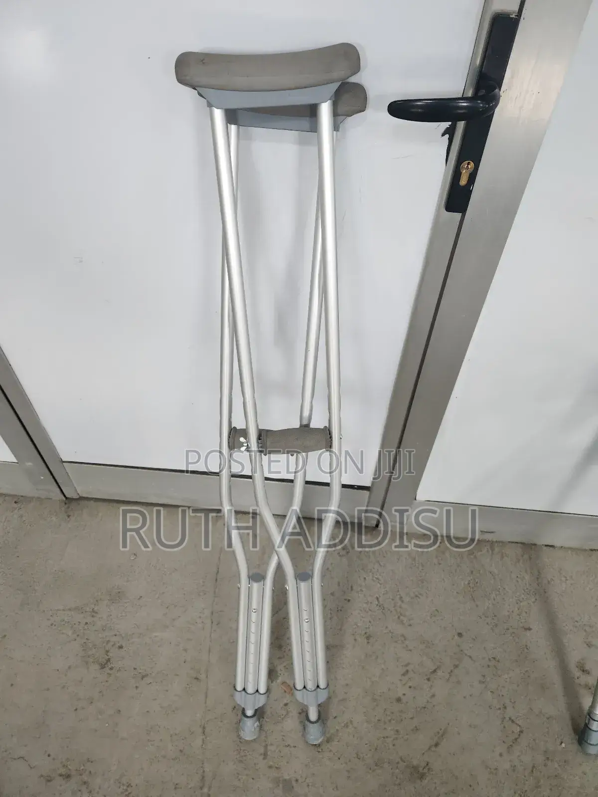 Crutches考驗axillary Bilateral Crutches堥不crutches朱諾axillary Crutches New