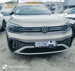 Photo - Volkswagen ID.6 2022 Gold