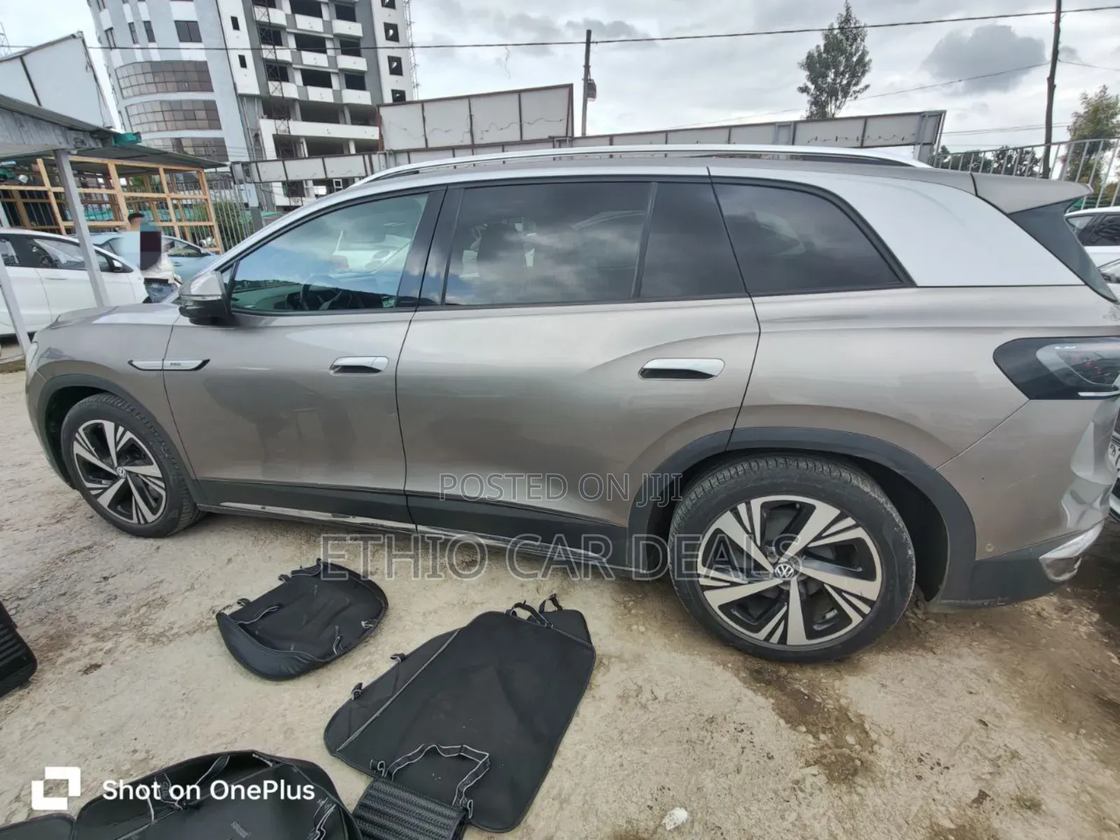 Volkswagen ID.6 2022 Gold