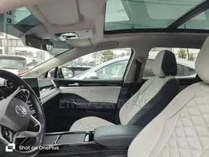 Volkswagen ID.6 2022 Gold