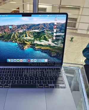 Photo - New Laptop Apple MacBook Air 2022 M2 8GB Intel Core M SSD 512GB