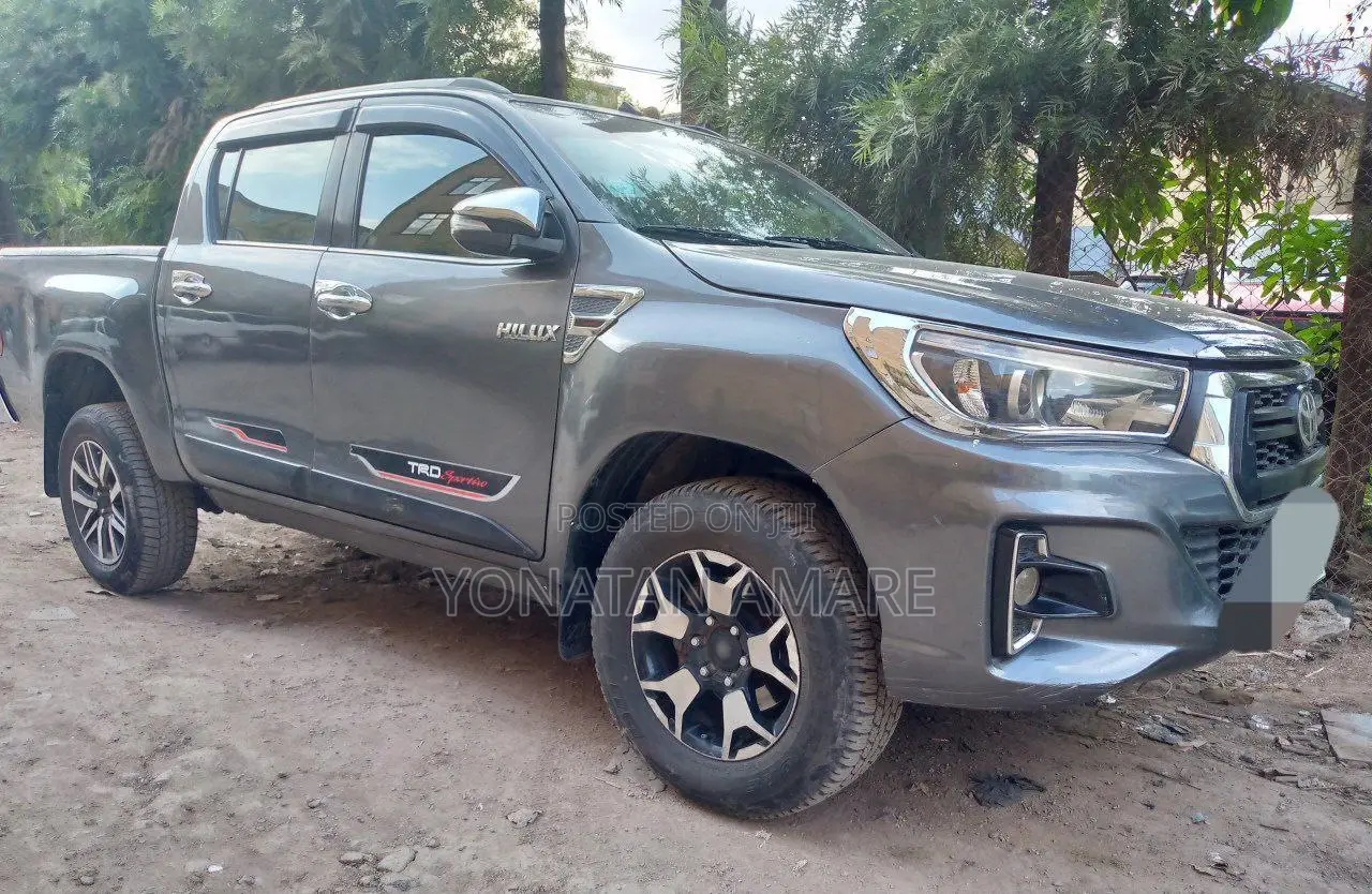 Toyota Hilux 2019 Gray