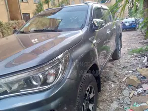 Toyota Hilux 2019 Gray