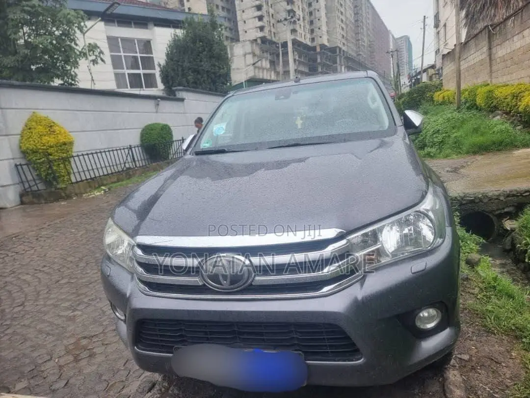 Toyota Hilux 2018 Gray