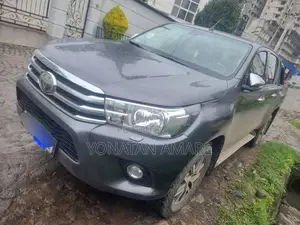 Toyota Hilux 2018 Gray