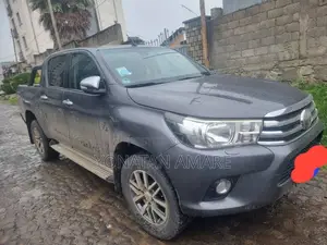 Toyota Hilux 2018 Gray