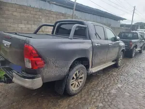 Toyota Hilux 2018 Gray