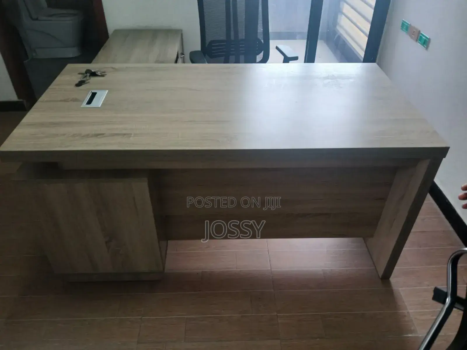 Manegerla Office Teble