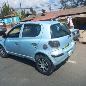 Toyota Vitz 2004 Blue