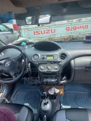 Toyota Vitz 2004 Blue