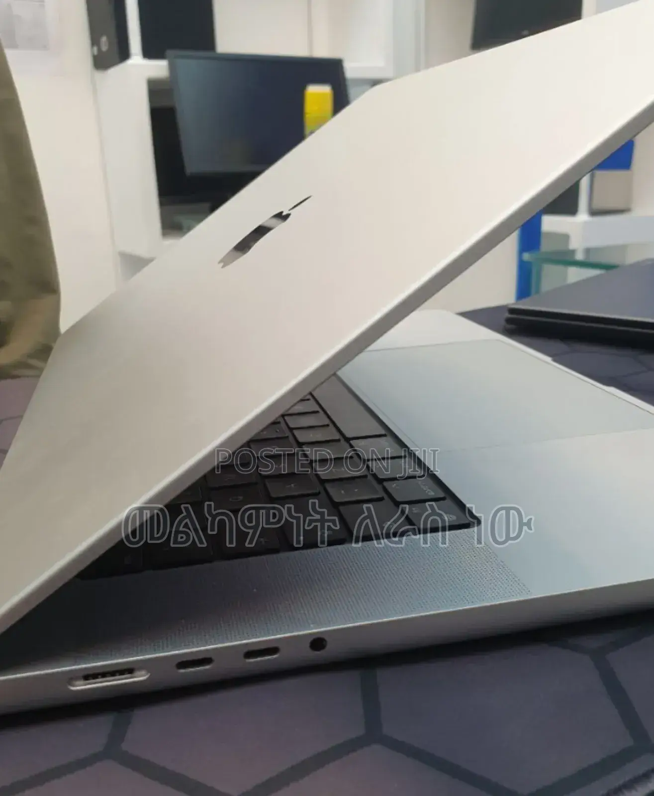 New Laptop Apple MacBook Pro M1 32GB Apple M1 Pro SSD 512GB