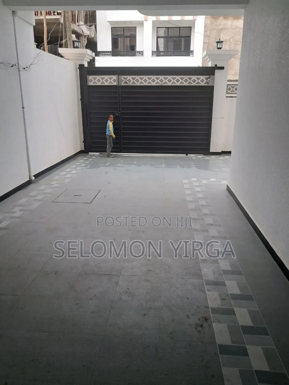 8bdrm Farm House in Adis Ababa, Bole for sale