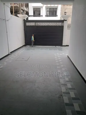 8bdrm Farm House in Adis Ababa, Bole for sale