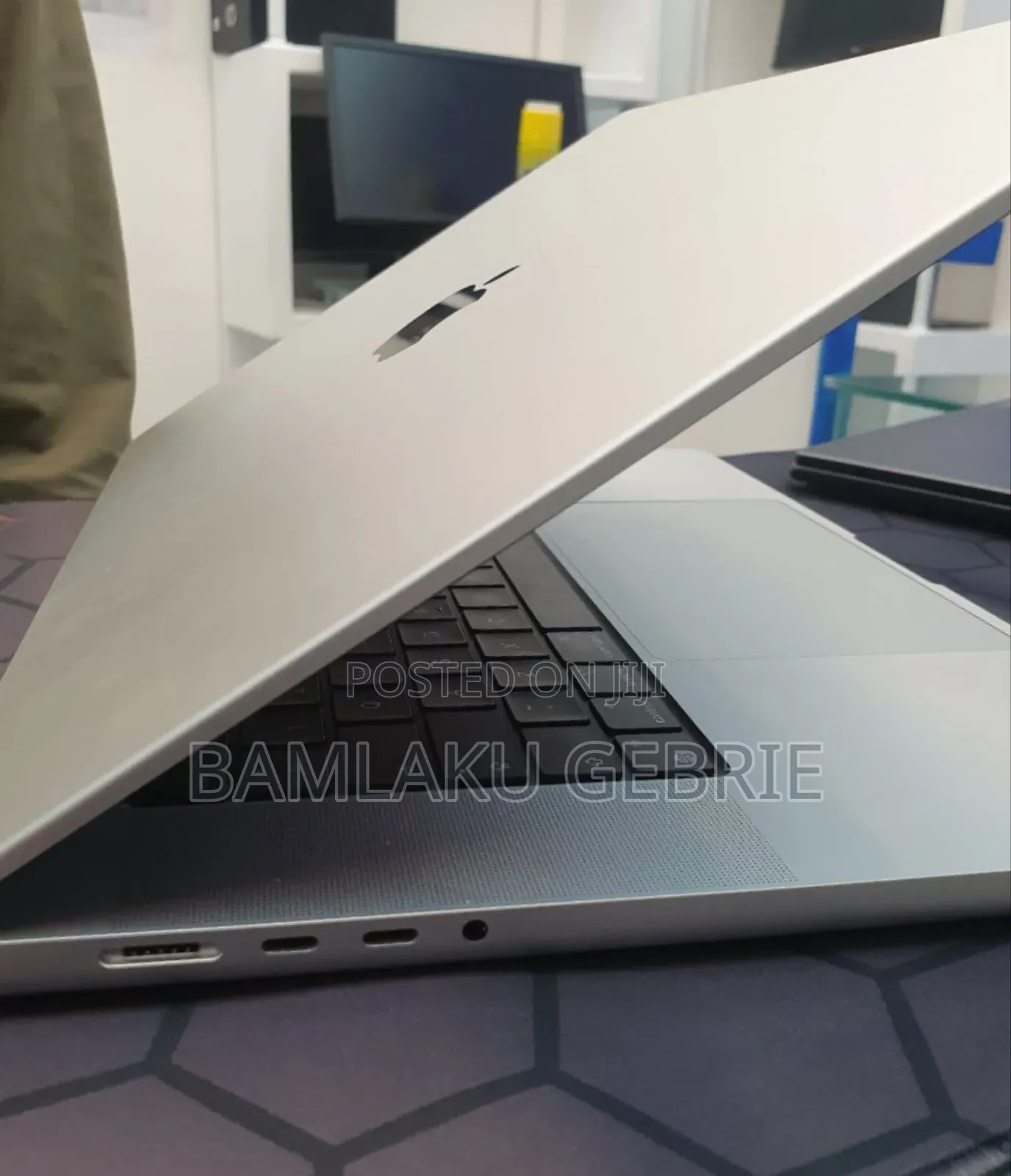 New Laptop Apple MacBook Pro M1 32GB Apple M1 Pro SSD 512GB