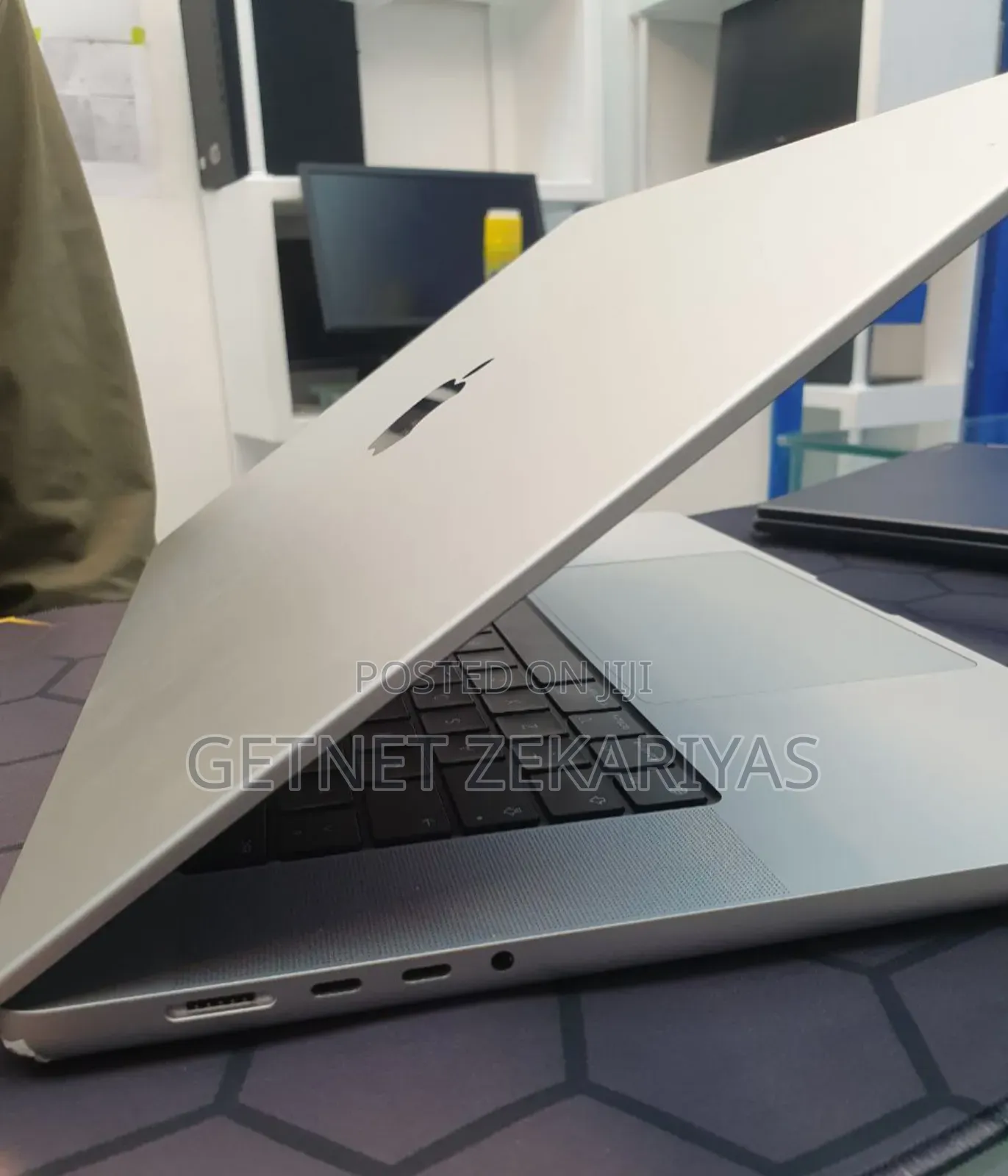 New Laptop Apple MacBook Pro M1 32GB Intel Core Ultra 9 SSD 512GB