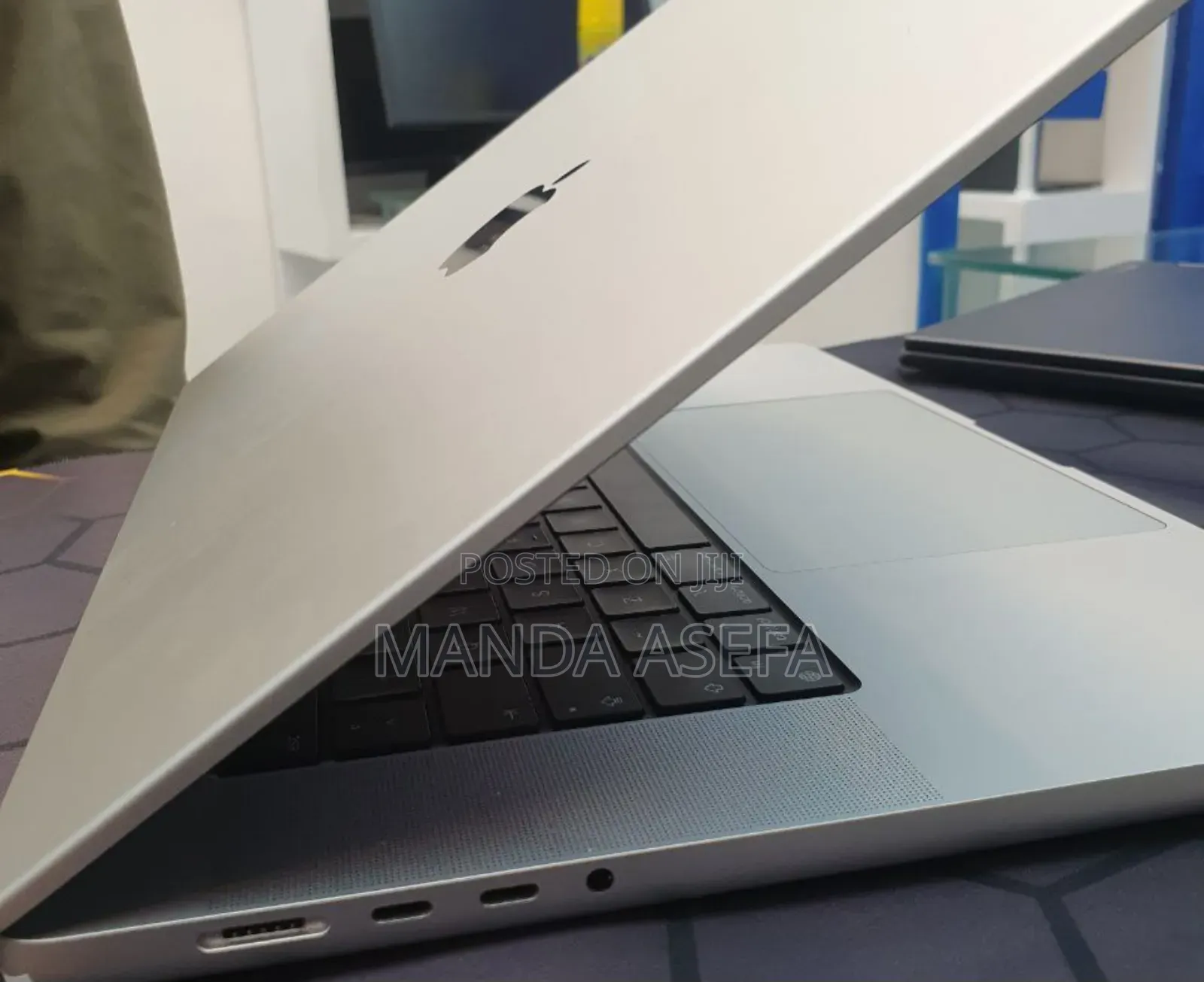 New Laptop Apple MacBook Pro M1 32GB Apple M1 Pro SSD 512GB