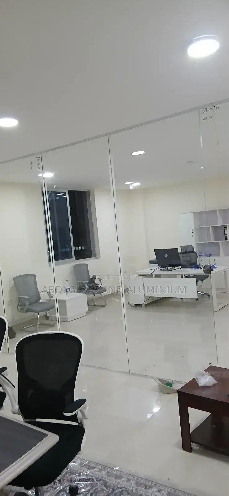 Frameless Partition Work