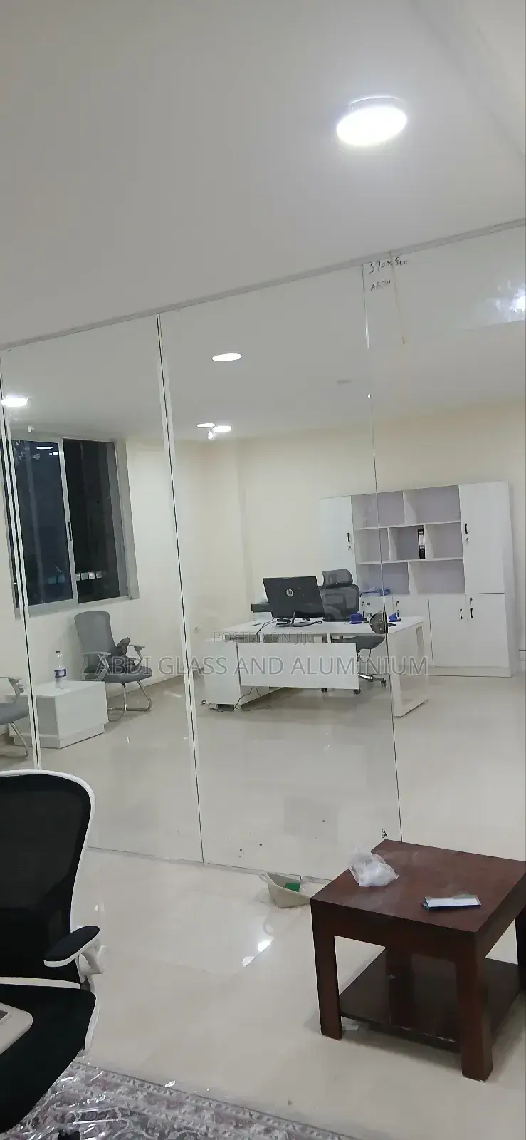 Frameless Partition Work
