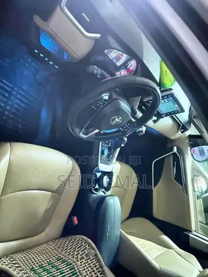 Toyota RAV4 2021 White