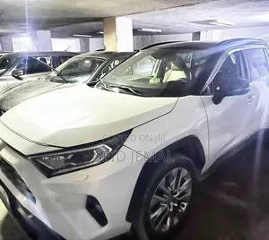 Toyota RAV4 2021 White