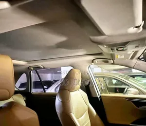 Toyota RAV4 2021 White