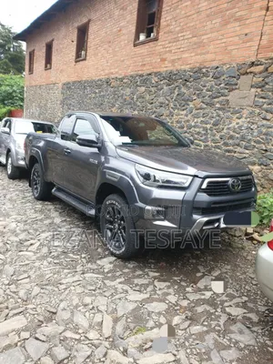Photo - Toyota Hilux 2021 Gray