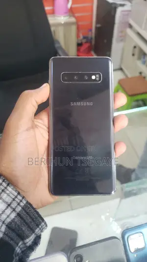 Photo - Samsung Galaxy S10 128 GB Gray