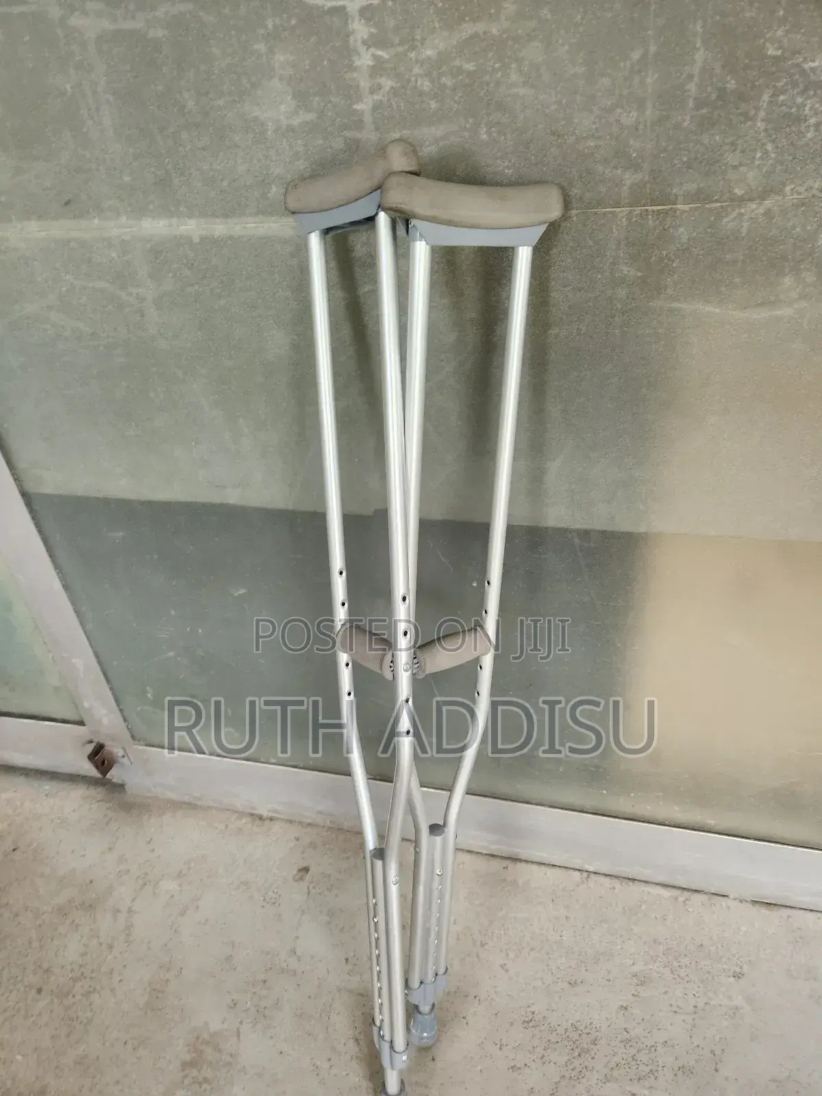 Axillary Bilateral Crutches朱明crutches鵝不axillary Bilateral Crutches