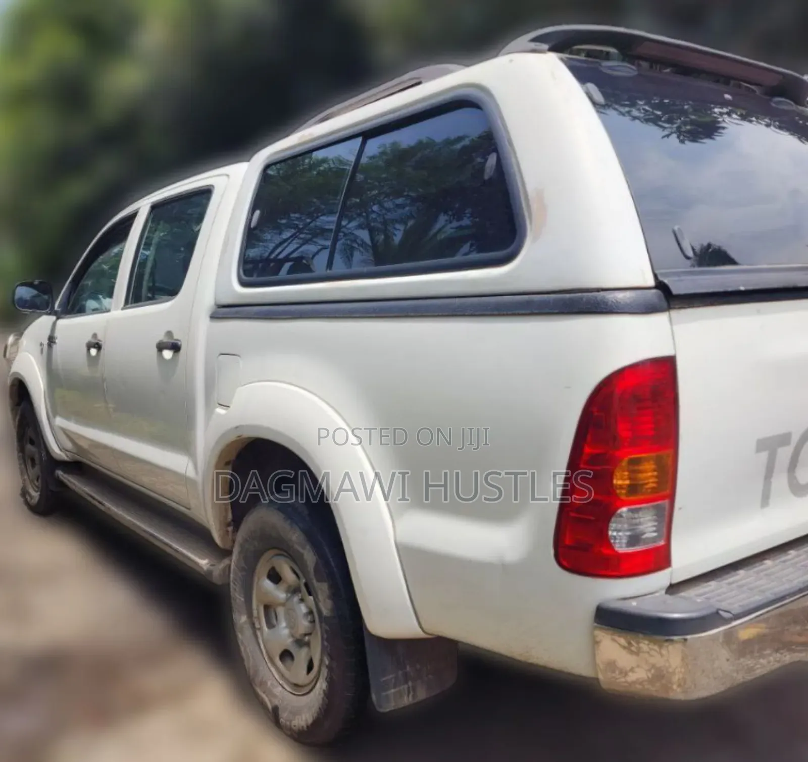 Toyota Hilux 2011 White