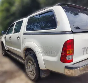 Toyota Hilux 2011 White