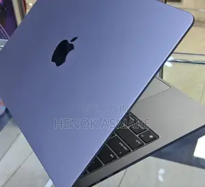 Photo - New Laptop Apple MacBook Air 2022 M2 16GB Apple M2 SSD 512GB