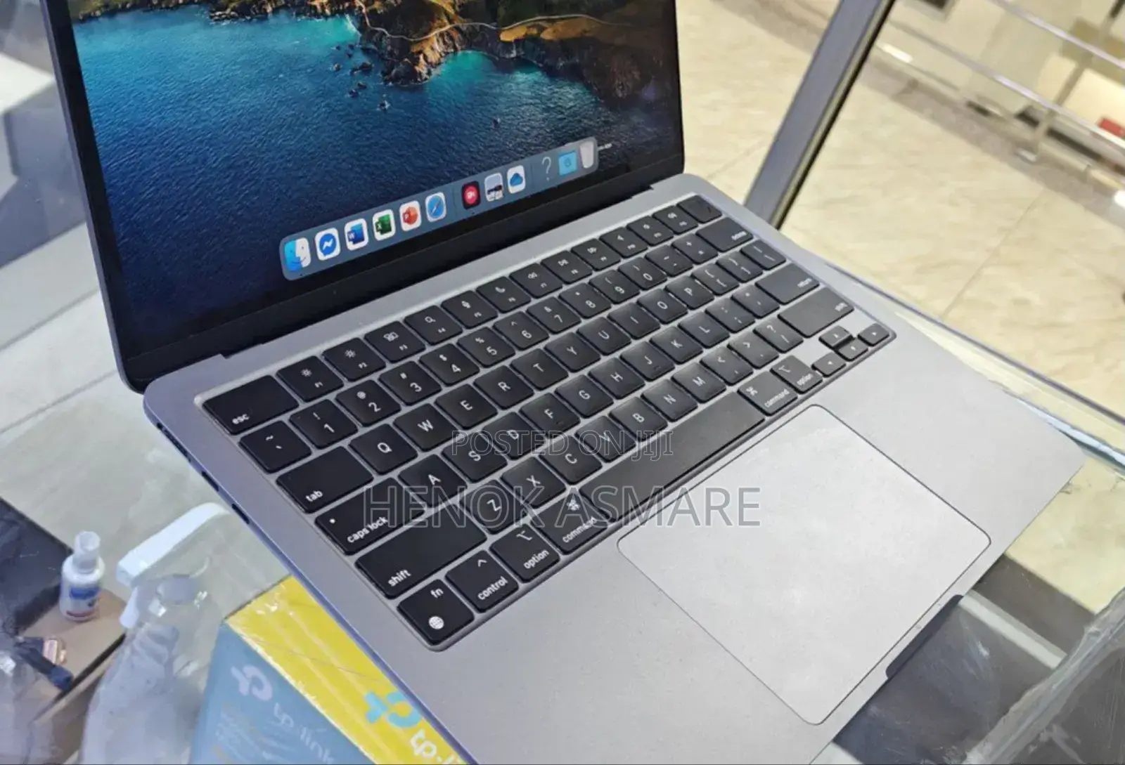 New Laptop Apple MacBook Air 2022 M2 16GB Apple M2 SSD 512GB