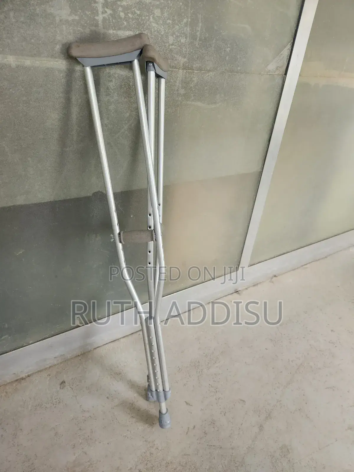 Almunium Adjustable Height Crutches犬夊crutches𡯁又crutches多夕crutches New