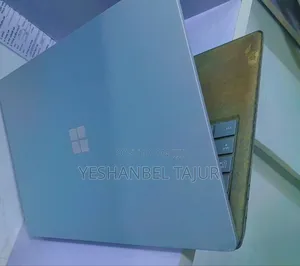 New Laptop Microsoft Surface 8GB Intel Core I5 SSD 256GB